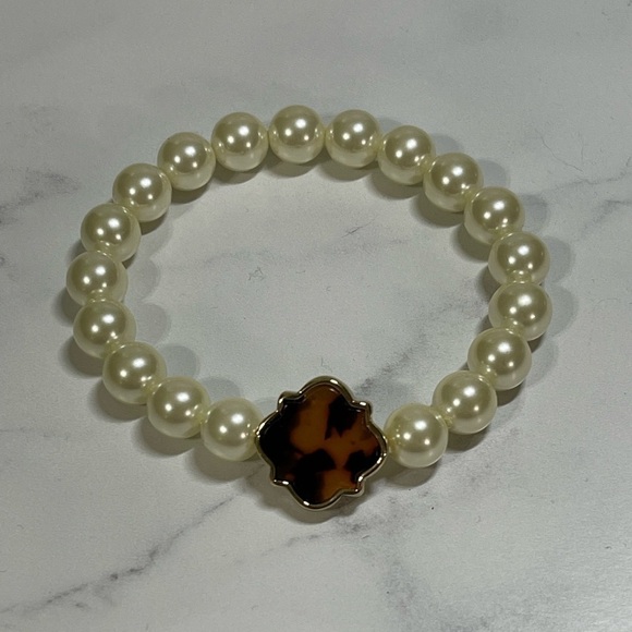 Pearl Stretch Bracelet - Picture 4 of 4